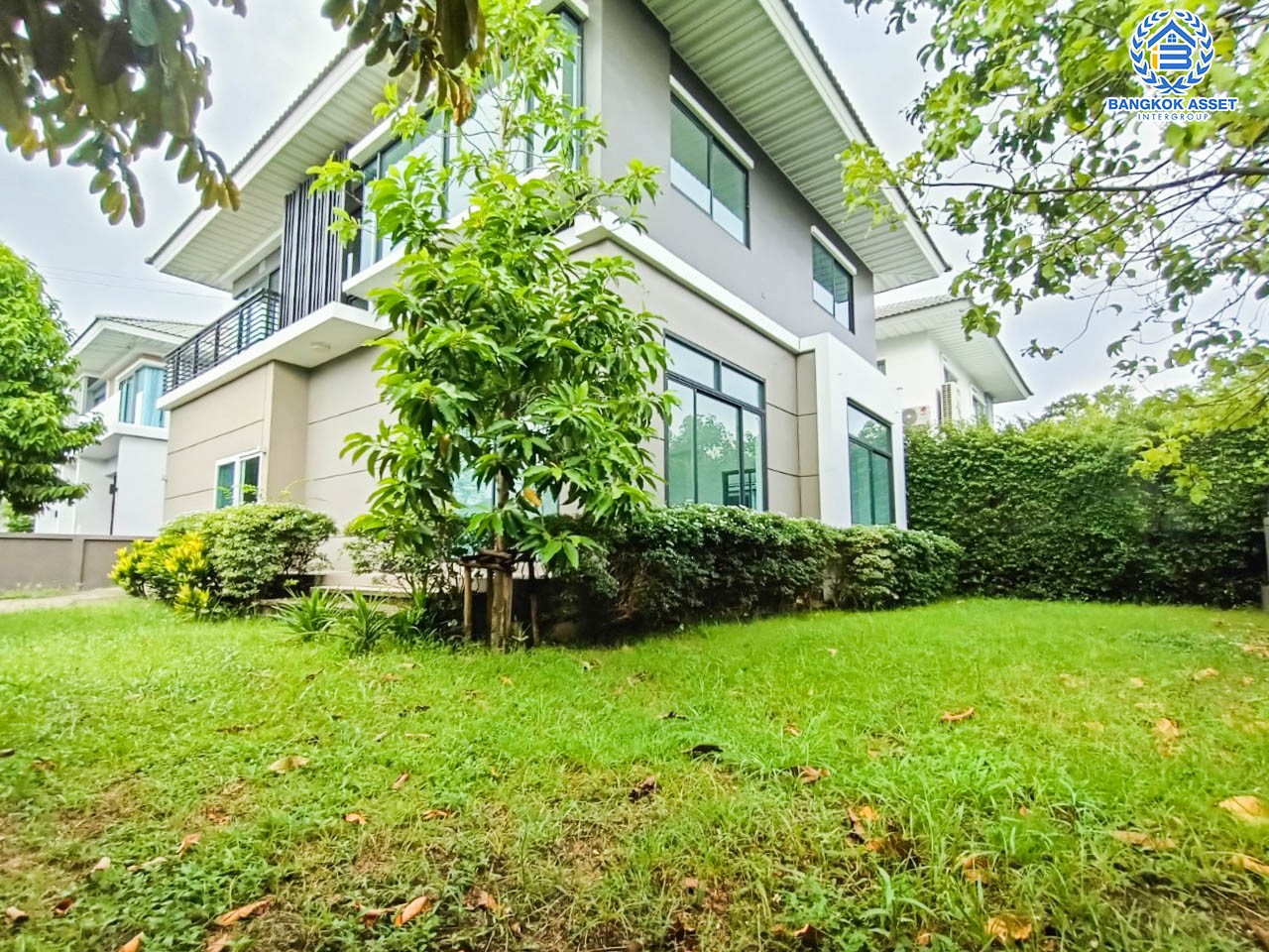 *****บ้านเดี่ยวมือสองนนทบุรี ม.เพอร์เฟคเพลส ราชพฤกษ์ บ้านดีไซน์ทันสมัย หลังมุม หน้าบ้านไม่ชนใคร เนื้อที่กว้าง 85 ตร.ว. ฟังก์ชัน 4 ห้องนอน 3 ห้องน้ำ 2 ที่จอดรถ พร้อมพื้นที่ใช้สอยกว่า 205 ตร.ม. กับทำเลโซนเมือง ที่เชื่อมต่อหลากหลายเส้นทาง หน้าโครงการติดถ.ราชพฤกษ์ ใกล้รถไฟฟ้าสถานี "บางรักน้อยท่าอิฐ"